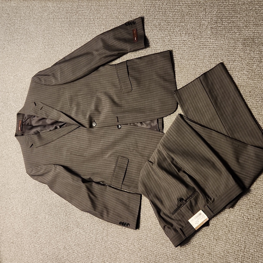 BCBG men's Avalon grey wool suit Adam 44L/37W